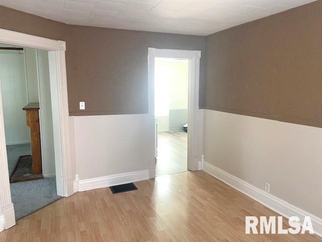 929 W Governor St, Springfield, IL 62702 - photo 6