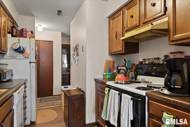 102 W Scarritt St, Springfield, IL 62704 - kitchen featuring electric stove, under cabinet range hood, brown cabinetry, dark countertops, and a textured ceiling