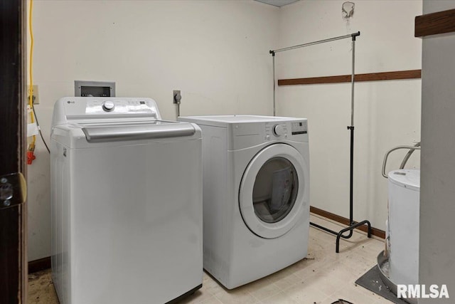 102 W Scarritt St, Springfield, IL 62704 - laundry room featuring washing machine and dryer