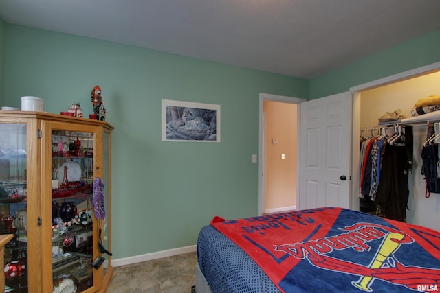 461 Oak St, Hamilton, IL 62341 - bedroom featuring baseboards and a closet