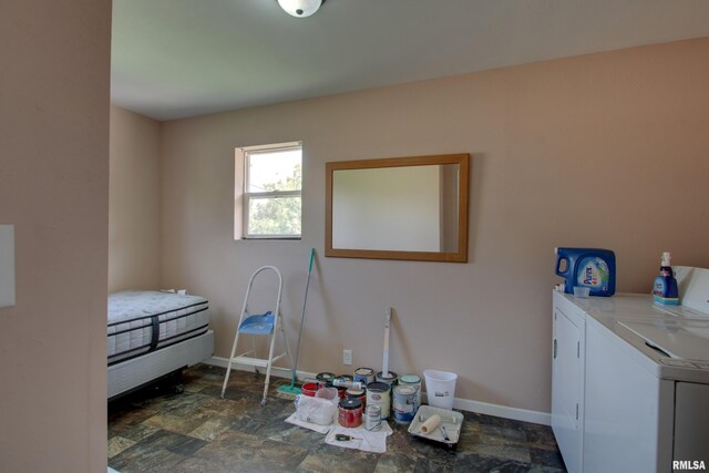 461 Oak St, Hamilton, IL 62341 - laundry area featuring separate washer and dryer and stone finish flooring