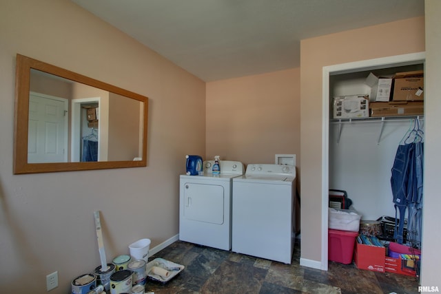 461 Oak St, Hamilton, IL 62341 - laundry area featuring independent washer and dryer and stone finish floors