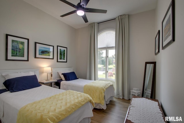 1521 Silverthorne Dr, Quincy, IL 62305 - bedroom with wood finished floors, ceiling fan, and lofted ceiling