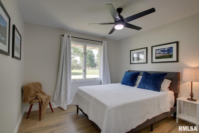 1521 Silverthorne Dr, Quincy, IL 62305 - bedroom with wood finished floors and a ceiling fan