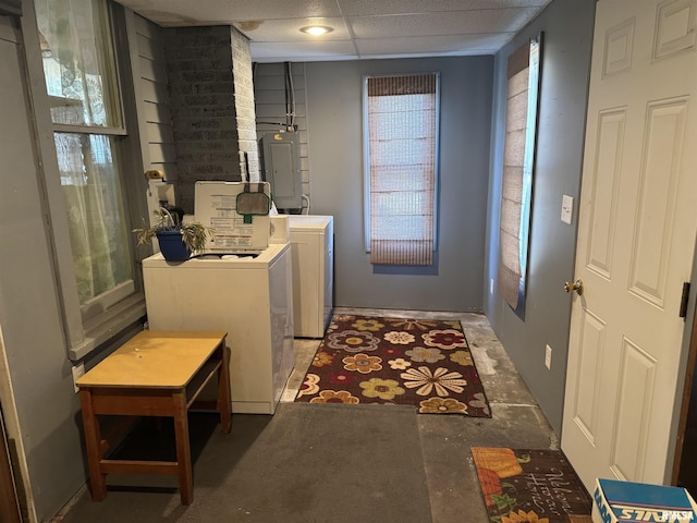222 N Broadway St, Havana, IL 62644 - laundry area featuring washer and clothes dryer and water heater
