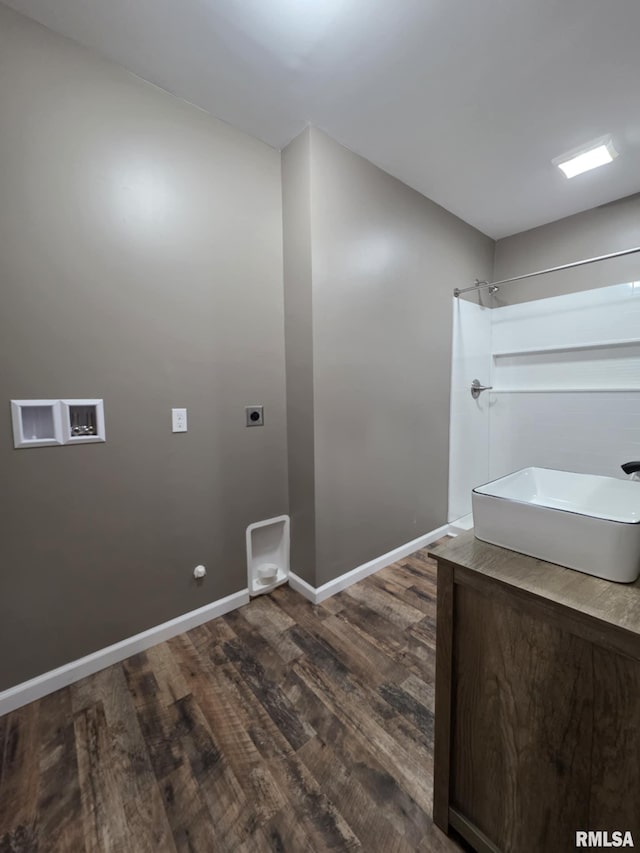 815 Washington St, Quincy, IL 62301 - laundry area featuring electric dryer hookup and dark wood finished floors