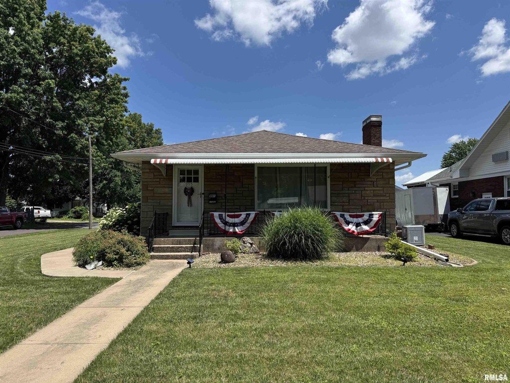 995 Brown Ave, Galesburg, IL 61401 - photo 1