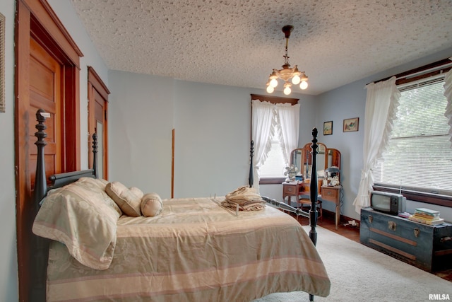 229 S 11th St, Quincy, IL 62301 - bedroom featuring a textured ceiling and a chandelier