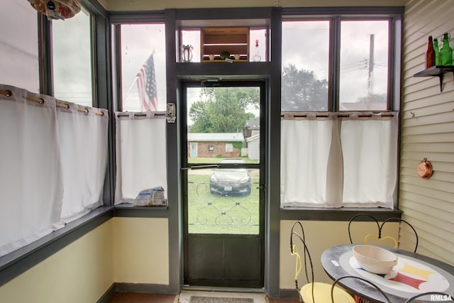 229 S 11th St, Quincy, IL 62301 - view of sunroom