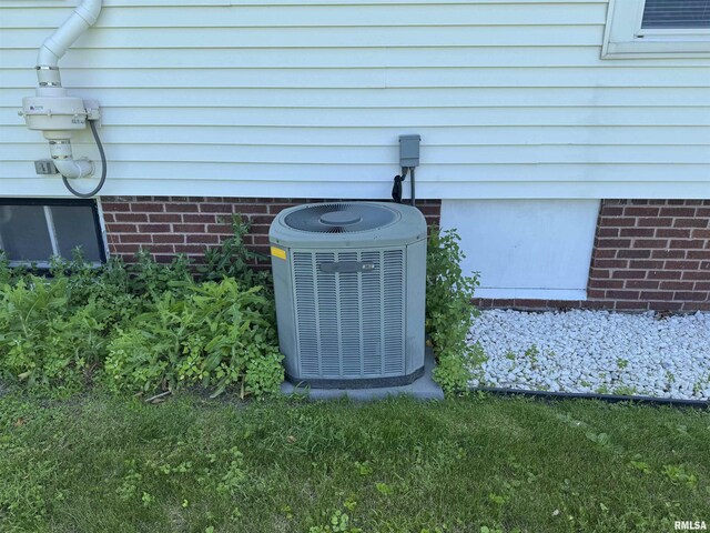 335 S St, Cameron, IL 61423 - photo 6