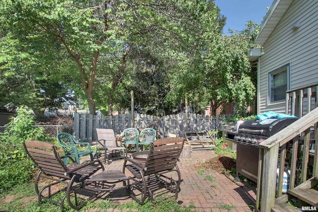 1412 Oak St, Quincy, IL 62301 - view of yard with a patio area