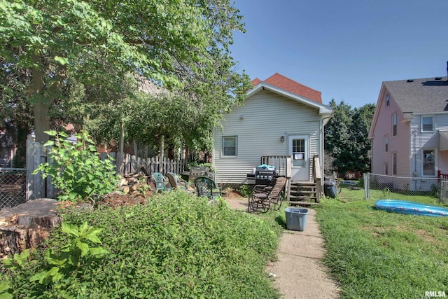 1412 Oak St, Quincy, IL 62301 - rear view of property with a fenced backyard