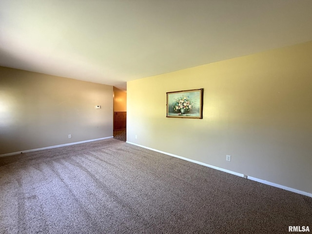 903 N Fearing Ave, Abingdon, IL 61410 - carpeted spare room featuring baseboards