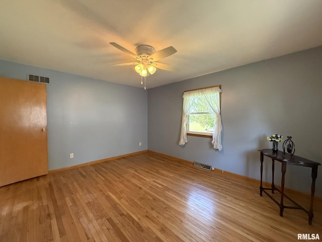 903 N Fearing Ave, Abingdon, IL 61410 - unfurnished room with wood finished floors and ceiling fan