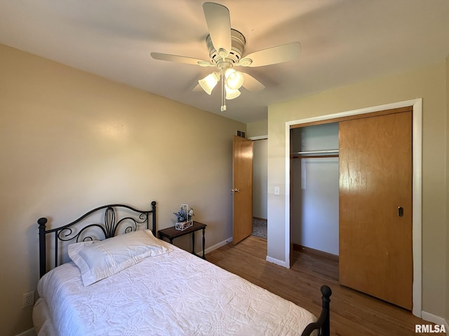 903 N Fearing Ave, Abingdon, IL 61410 - bedroom featuring wood finished floors, a closet, and ceiling fan