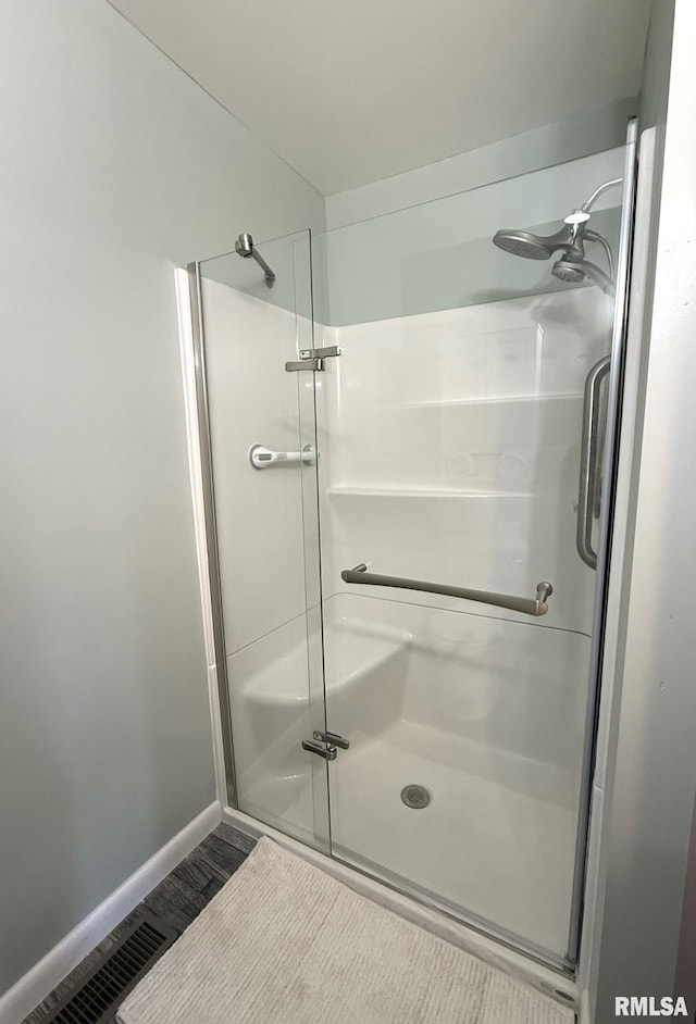 903 N Fearing Ave, Abingdon, IL 61410 - bathroom featuring a shower stall