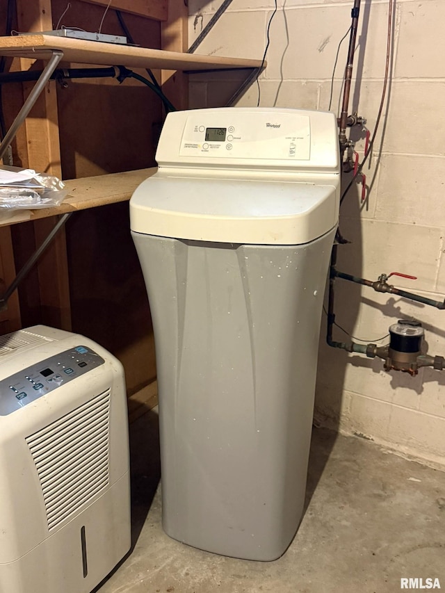 903 N Fearing Ave, Abingdon, IL 61410 - view of utility room