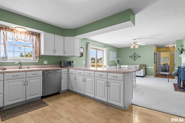 1860 Mayfield Rd, Chatham, IL 62629 - kitchen with dishwasher, open floor plan, a peninsula, and light wood-type flooring