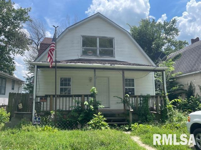 1046 W Calhoun Ave, Springfield, IL 62702 - view of front facade with covered porch and a gambrel roof