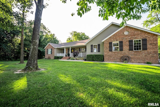 623 Jasper Rd, Centralia, IL 62801 - ranch-style home with covered porch, brick siding, and a front yard