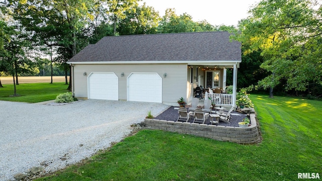 623 Jasper Rd, Centralia, IL 62801 - garage featuring gravel driveway
