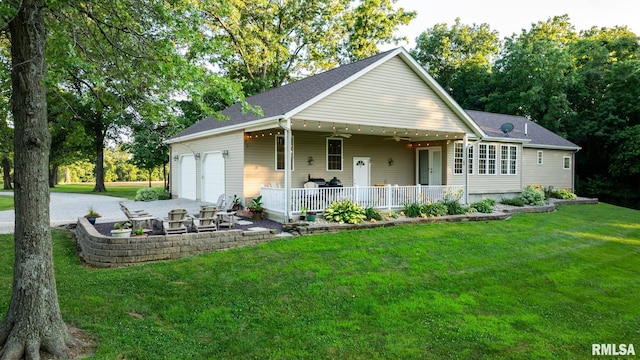 623 Jasper Rd, Centralia, IL 62801 - view of front of house featuring a front lawn, a garage, driveway, and covered porch