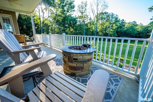 623 Jasper Rd, Centralia, IL 62801 - view of patio / terrace with an outdoor fire pit and a ceiling fan