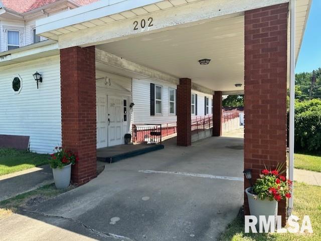 202 N Prairie St, Jacksonville, IL 62650 - photo 4