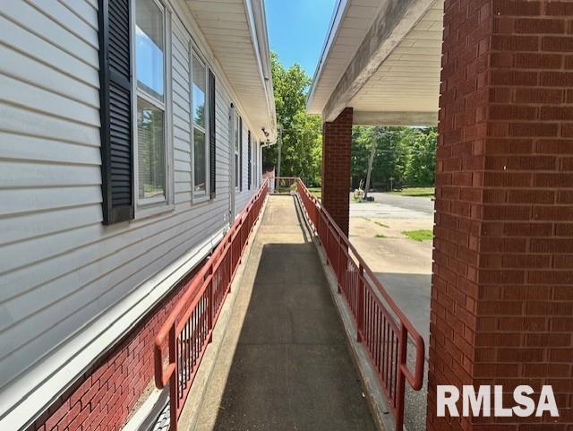 202 N Prairie St, Jacksonville, IL 62650 - photo 6