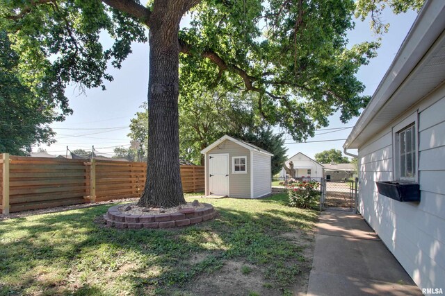 1512 Locust St, Quincy, IL 62301 - view of yard with a gate and a storage shed