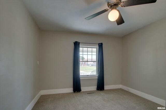 1512 Locust St, Quincy, IL 62301 - empty room featuring light colored carpet and a ceiling fan