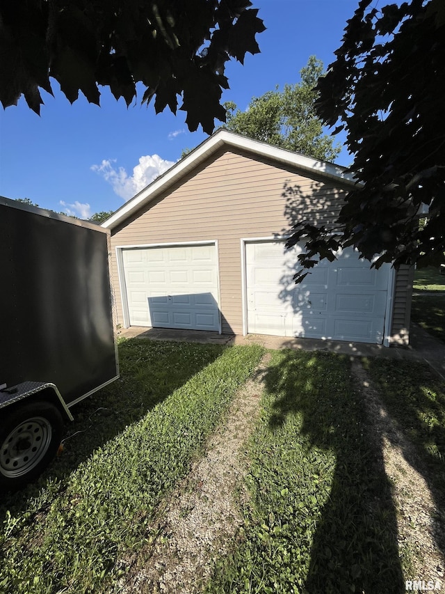 28 Albion St, Lynnville, IL 62650 - view of garage