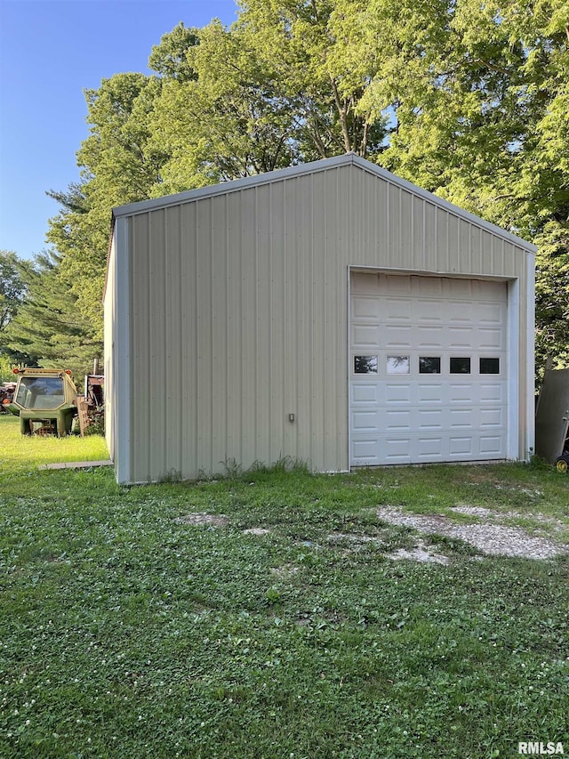 28 Albion St, Lynnville, IL 62650 - view of detached garage