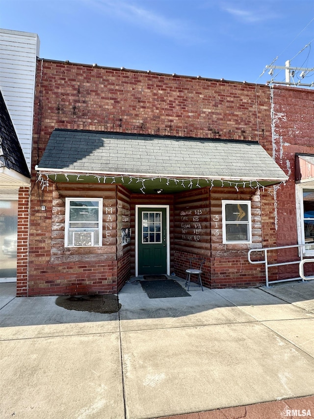 311 Main St, Meredosia, IL 62665 - view of front of home with a shingled roof