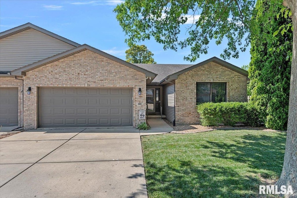 124 Ramblewood Ln, Sherman, IL 62684 - photo 1