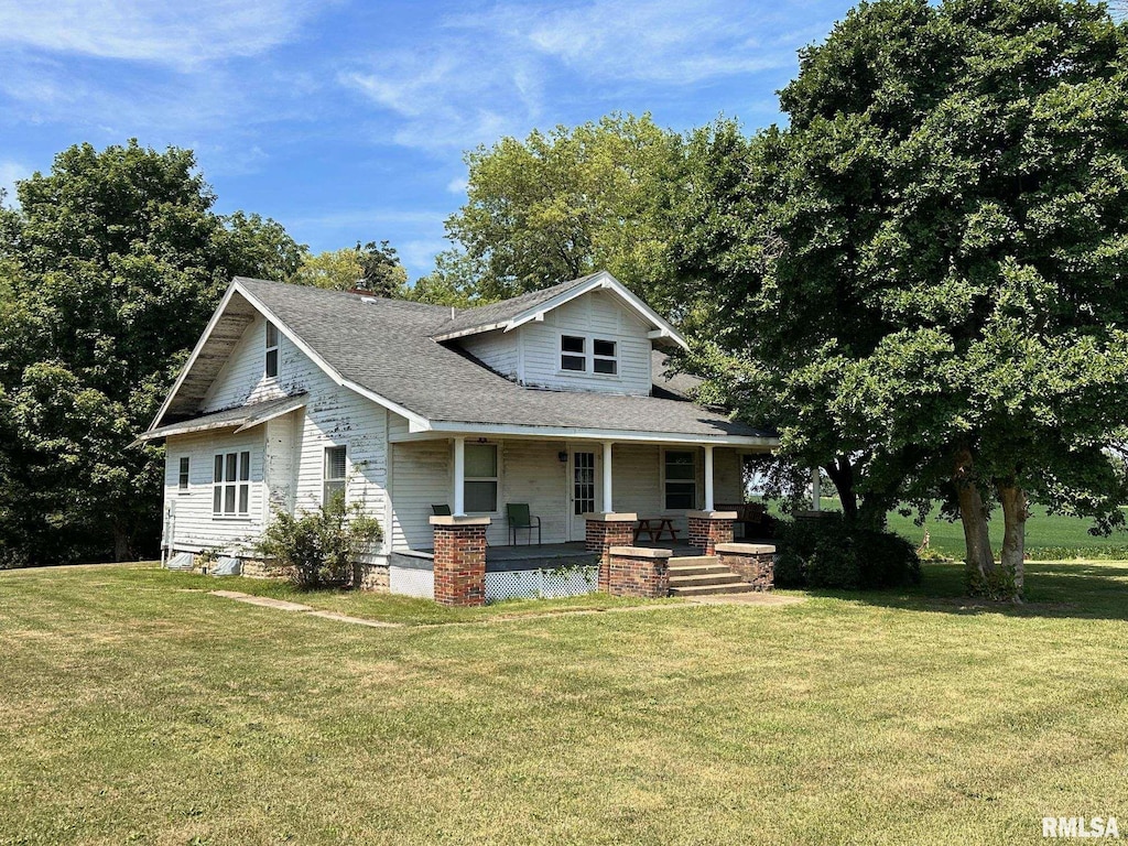 2528 Twyford Rd, Jacksonville, IL 62650 - bungalow-style house with covered porch, a front yard, and a shingled roof