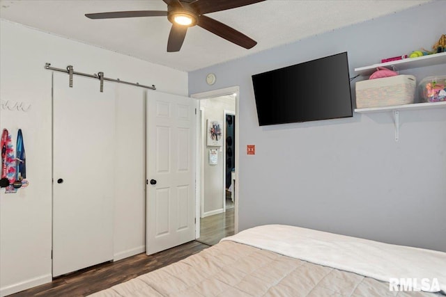 749 E Andrew Rd, Springfield, IL 62707 - bedroom featuring wood finished floors, ceiling fan, and a closet