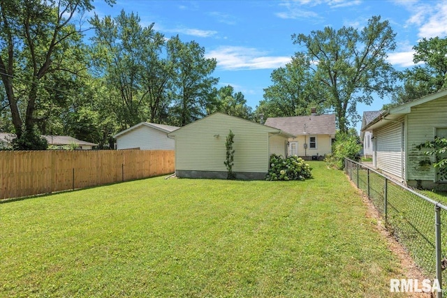 1529 W Reed Ave, Springfield, IL 62704 - view of fenced backyard