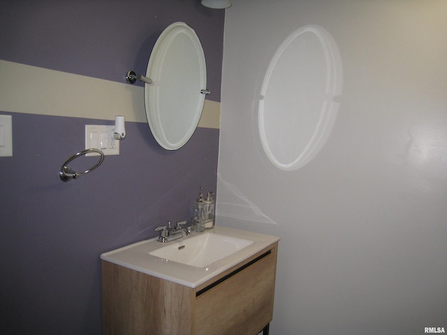 1346 Chestnut St, Quincy, IL 62301 - bathroom with vanity
