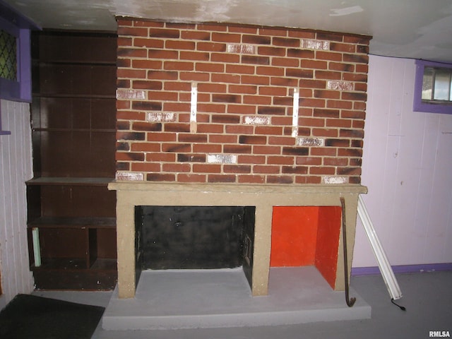 1346 Chestnut St, Quincy, IL 62301 - detailed view of a fireplace with raised hearth