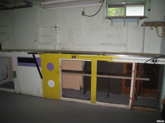 1346 Chestnut St, Quincy, IL 62301 - view of below grade area