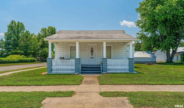 1231 Pulaski St, Lincoln, IL 62656 - bungalow-style home featuring covered porch and a front yard