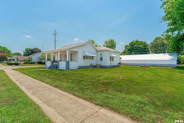 1231 Pulaski St, Lincoln, IL 62656 - view of property exterior with a lawn and a porch