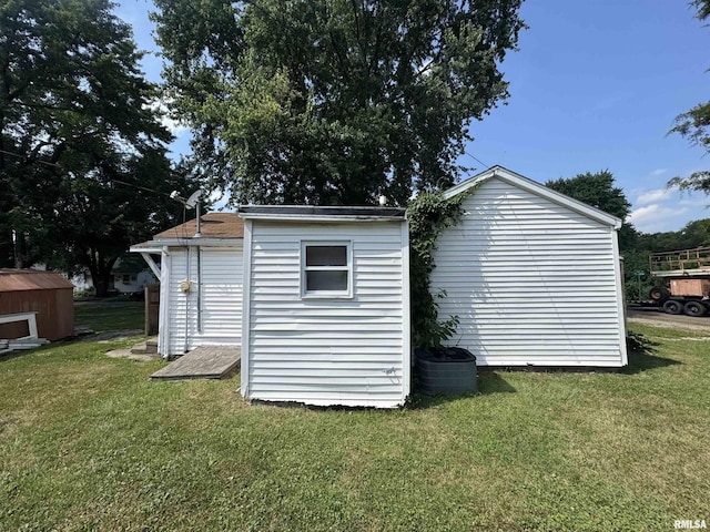 103 S Jackson St, Lincoln, IL 62656 - view of outbuilding