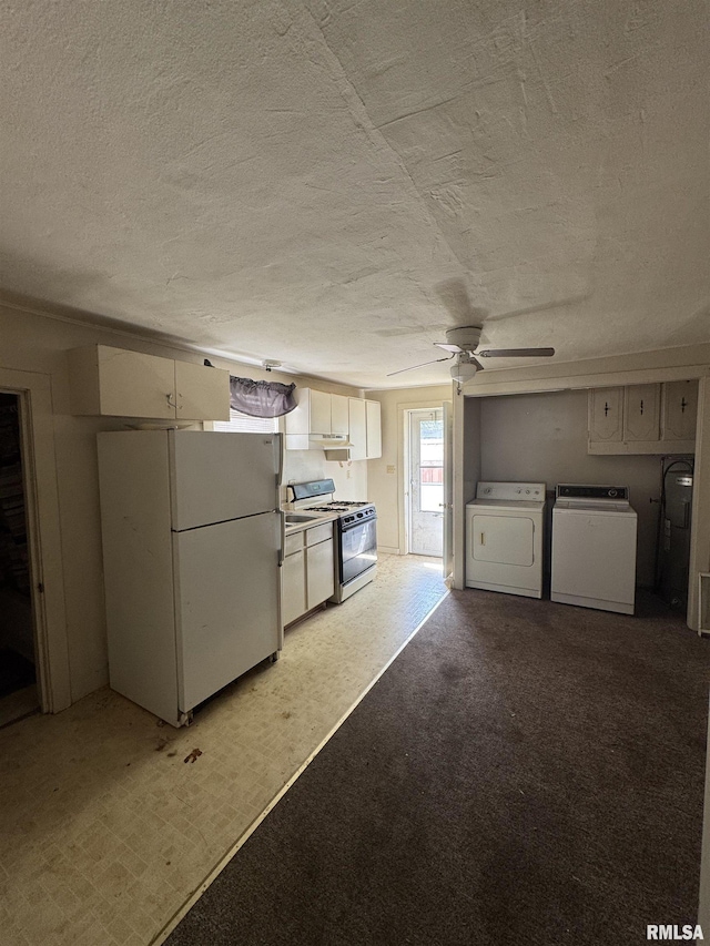 103 S Jackson St, Lincoln, IL 62656 - kitchen featuring white appliances, washing machine and clothes dryer, a textured ceiling, a ceiling fan, and carpet floors