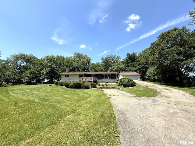 573 Matthews Ct, Oneida, IL 61467 - view of front of house with driveway and a front lawn