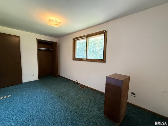 573 Matthews Ct, Oneida, IL 61467 - unfurnished bedroom with carpet flooring and a closet