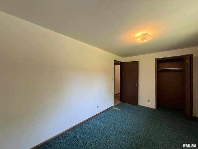 573 Matthews Ct, Oneida, IL 61467 - unfurnished bedroom with carpet floors and a closet