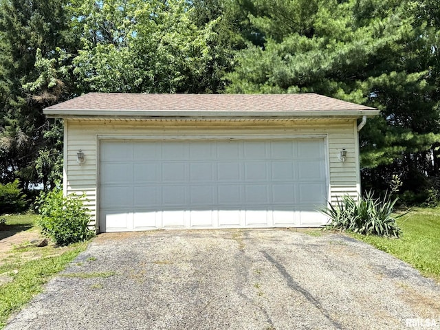 573 Matthews Ct, Oneida, IL 61467 - view of detached garage