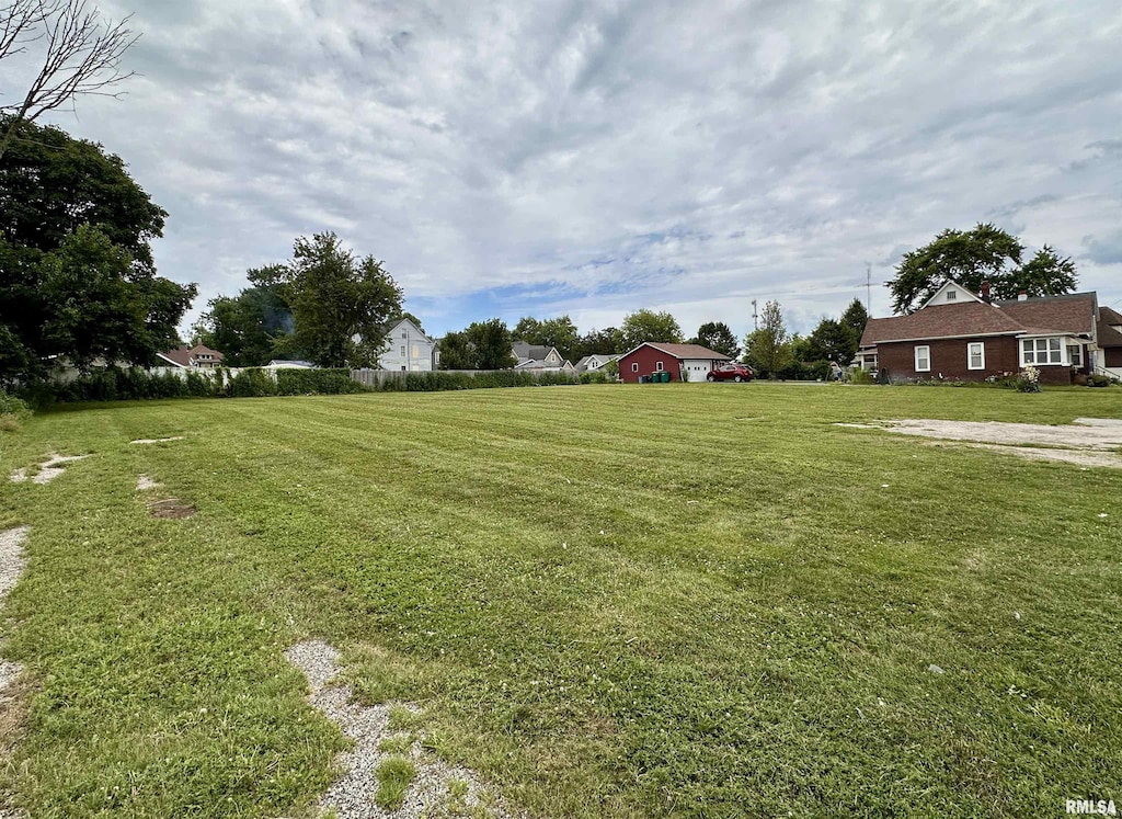 153 N Henderson St, Galesburg, IL 61401